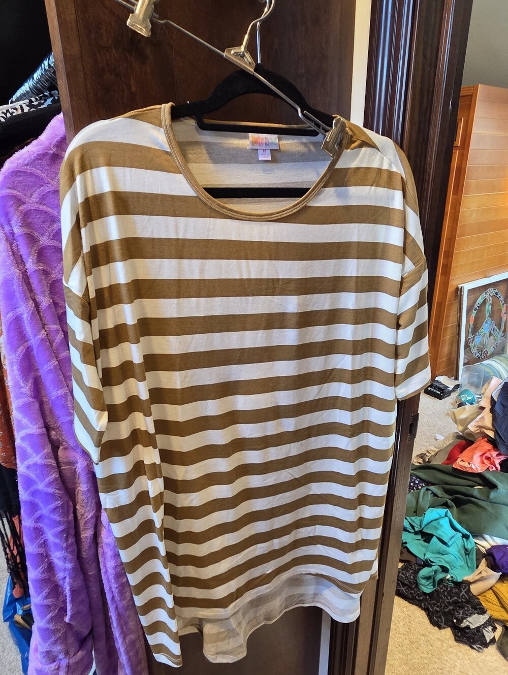 LuLaRoe M Irma Short Sleeve Tee in White and Gold Stripes